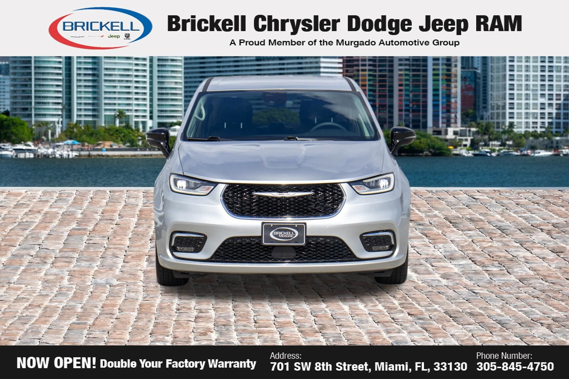 Used 2024 Chrysler Pacifica Touring-L FWD image 2
