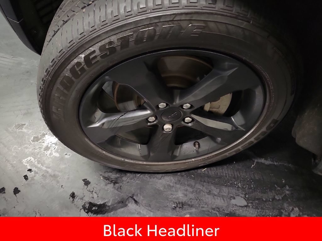 Used 2023 Jeep Grand Cherokee L Laredo AWD/4WD image 13