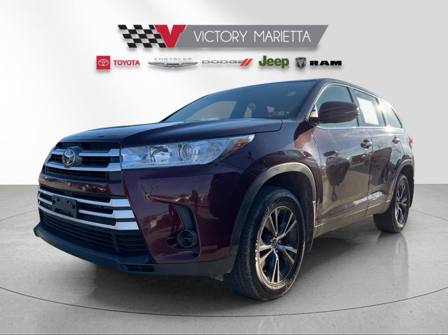 Used 2019 Toyota Highlander LE video 1