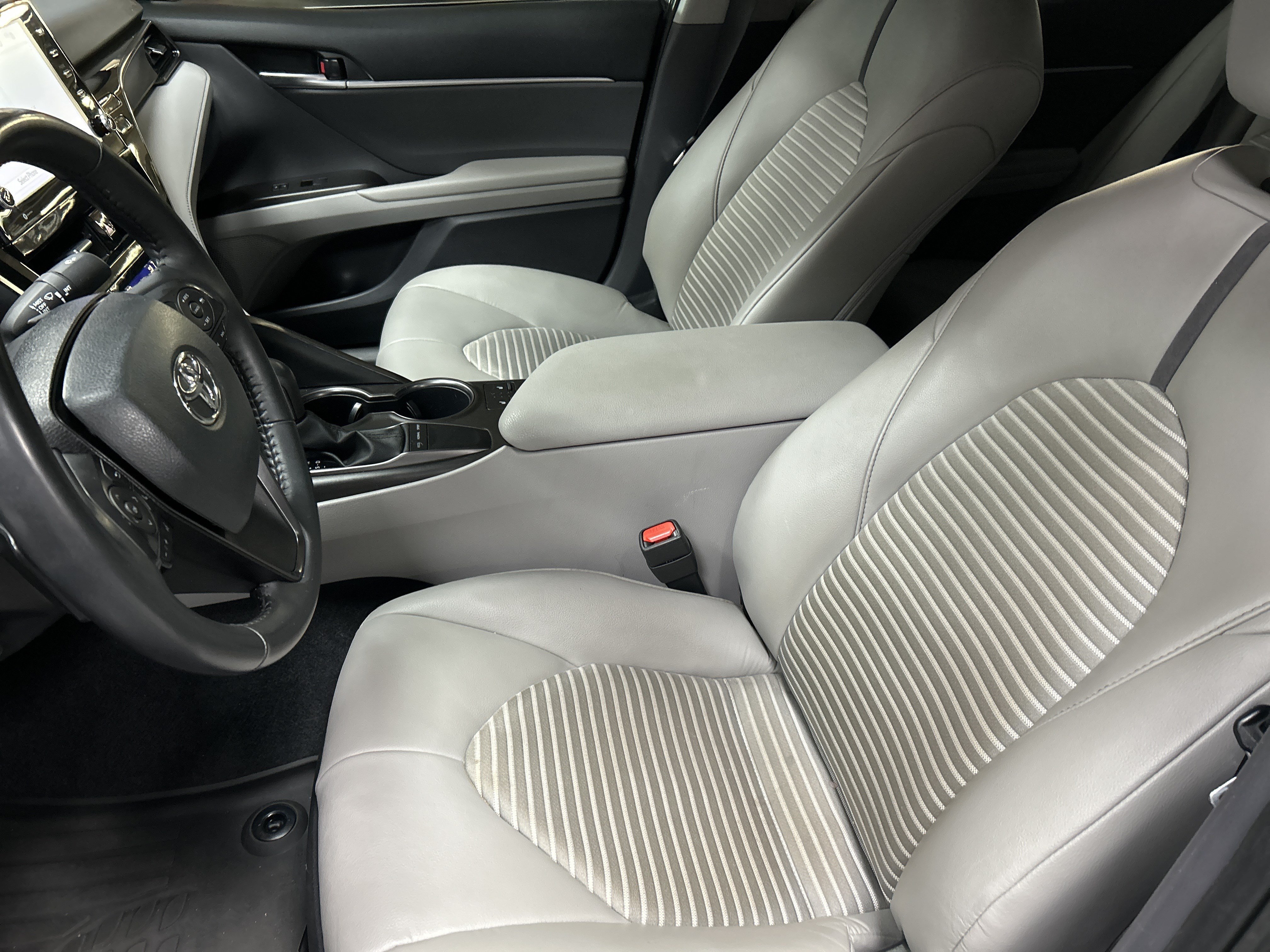 Used 2024 Toyota Camry SE w/ Cold Weather Package FWD image 16