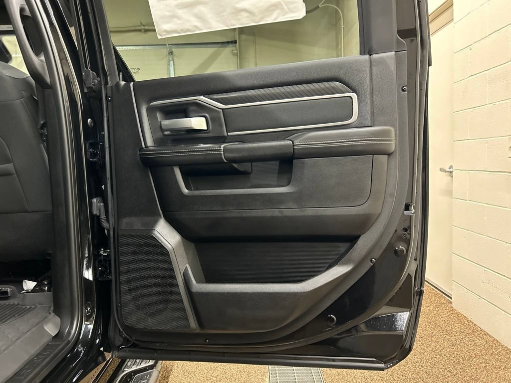 Used 2025 RAM 3500 Big Horn AWD/4WD image 15