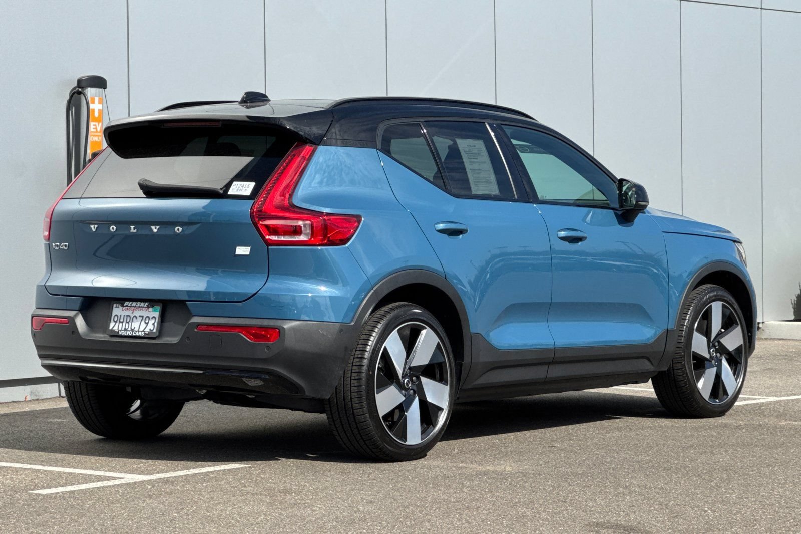 Used 2023 Volvo XC40 Recharge Ultimate AWD/4WD image 5