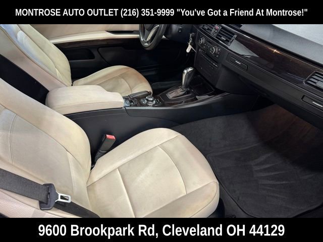 Used 2011 BMW 335i Convertible image 32