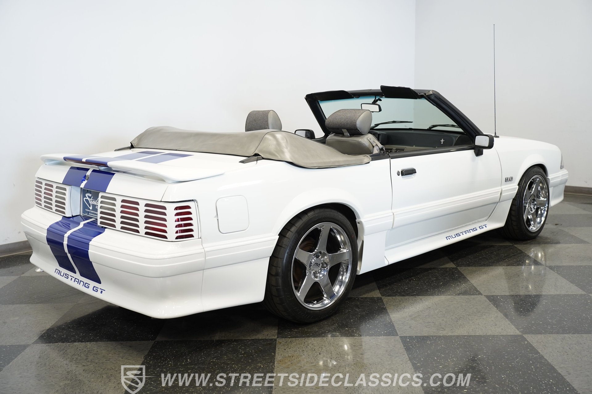 Used 1989 Ford Mustang GT RWD image 12