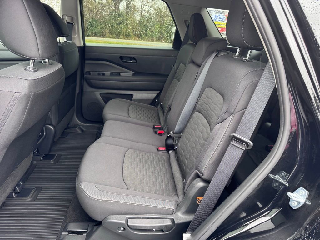 Used 2025 Nissan Pathfinder S image 31