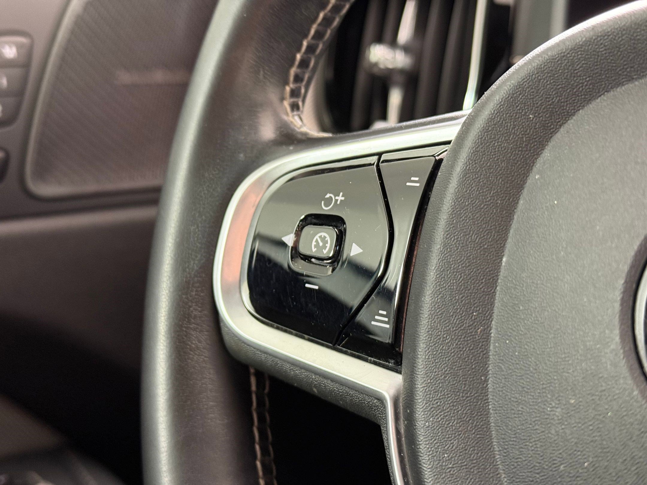 Used 2020 Volvo XC60 T5 R-Design image 17