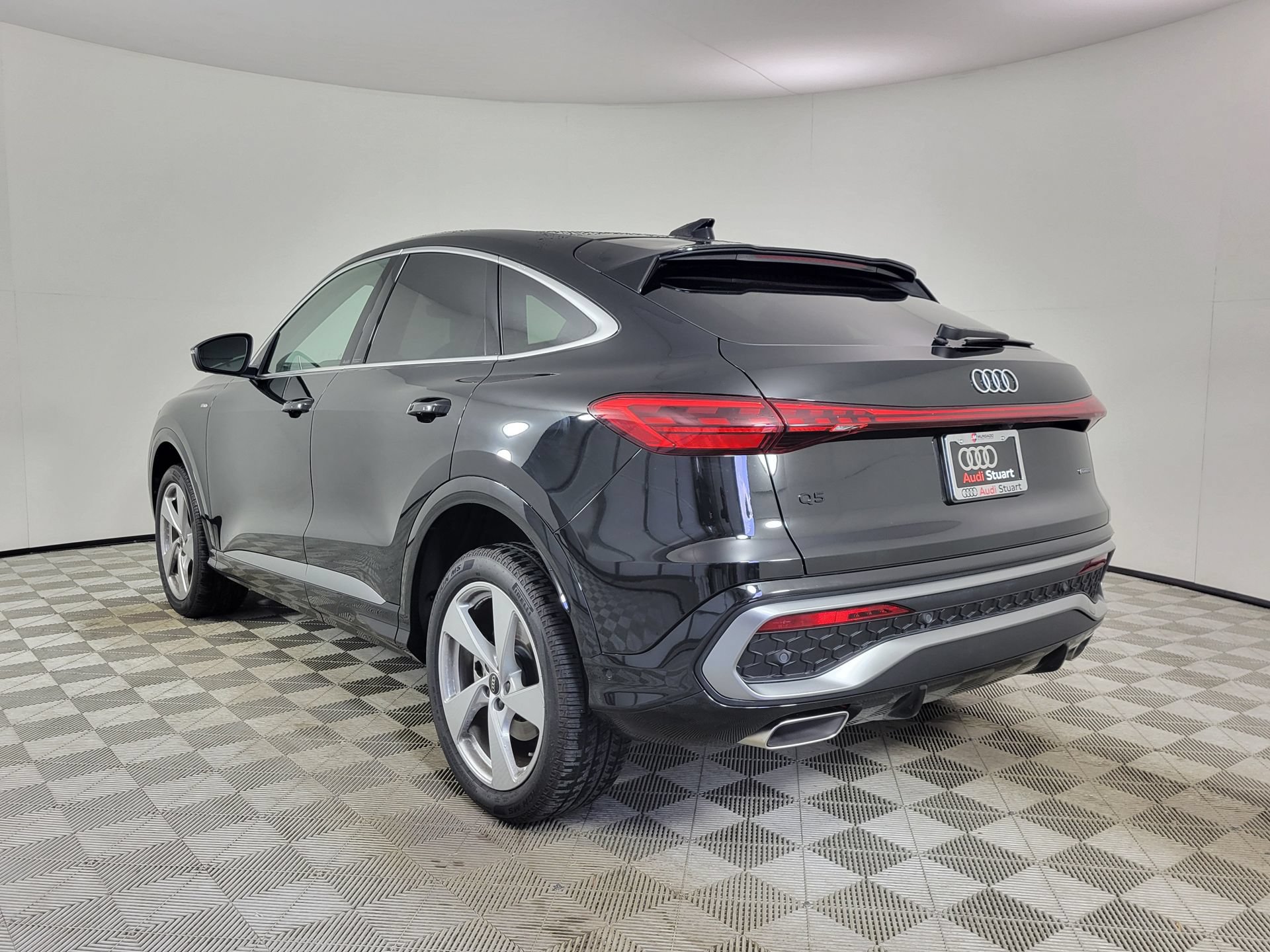 Used 2025 Audi Q5 Premium Plus AWD/4WD image 5