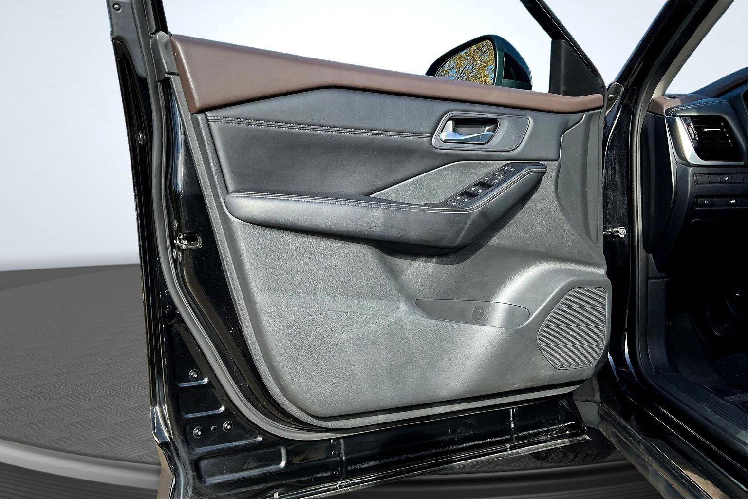 Used 2023 Nissan Rogue SV w/ SV Premium Package image 23