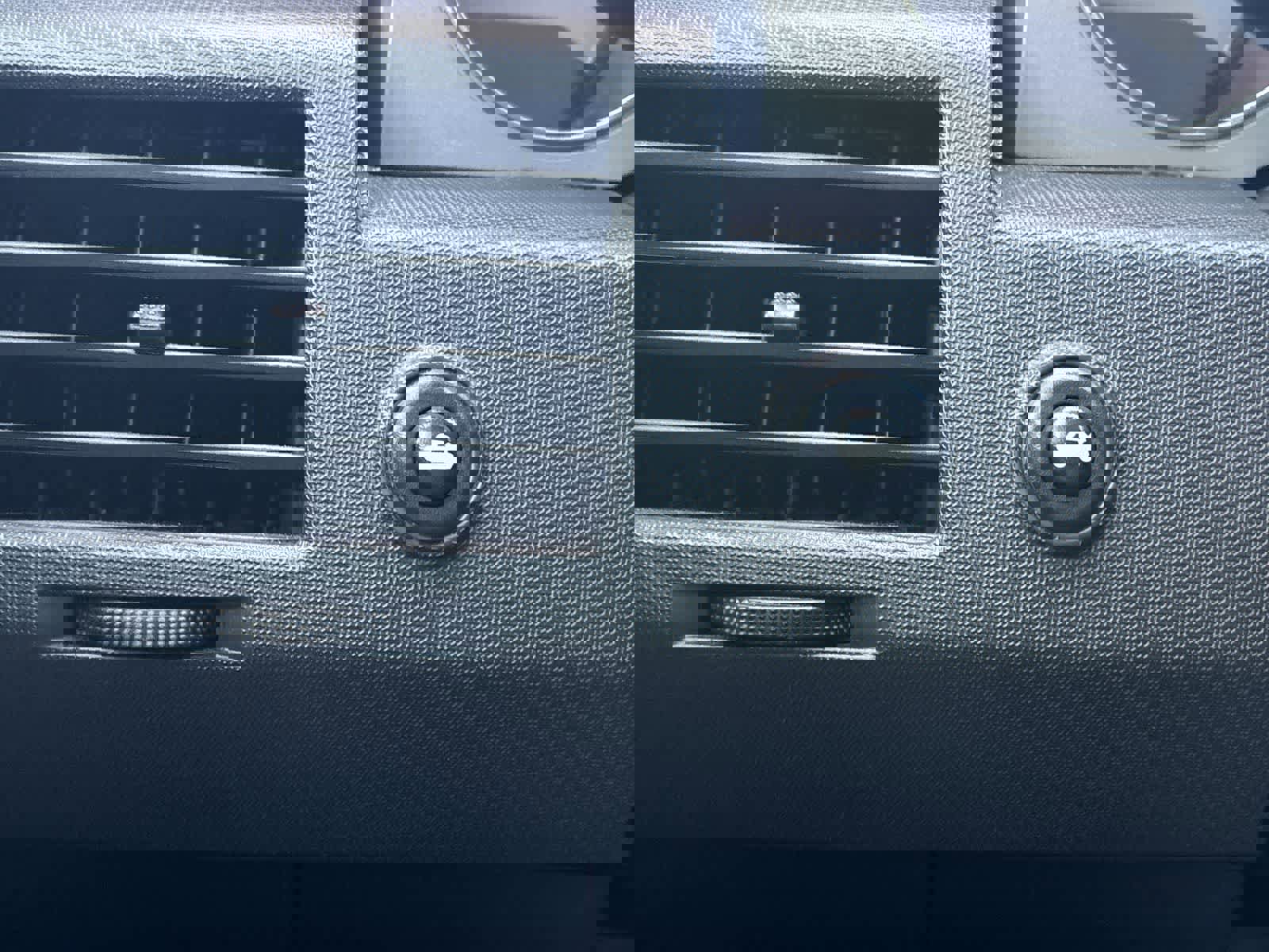 Used 2010 Dodge Avenger R/T image 16