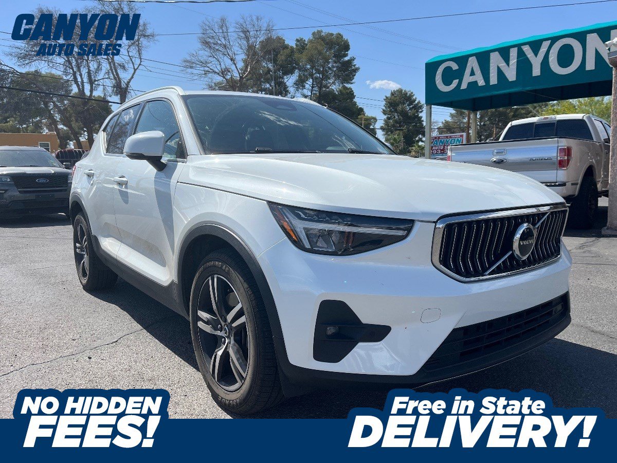 Used 2023 Volvo XC40 B5 Plus AWD/4WD image 1