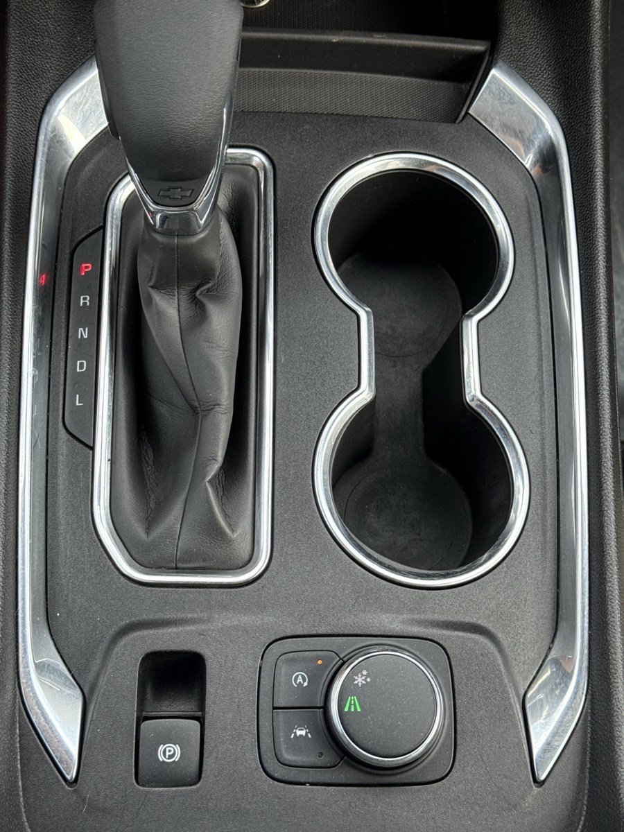 Used 2023 Chevrolet Traverse LS w/ Safety Package FWD image 28