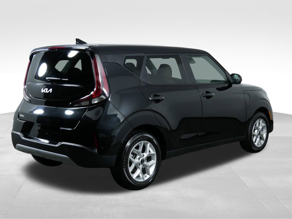 Used 2025 Kia Soul LX image 10