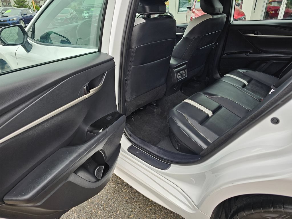 Used 2025 Toyota Camry SE FWD image 16