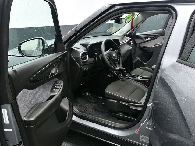 Used 2025 Chevrolet TrailBlazer LT w/ Driver Confidence Package image 16