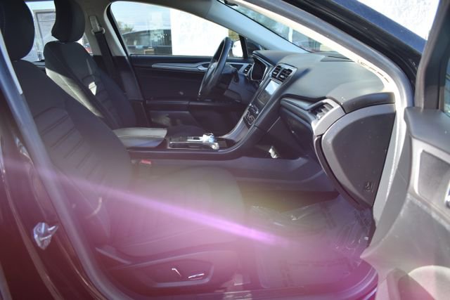 Used 2017 Ford Fusion SE w/ Fusion SE Technology Package FWD image 40