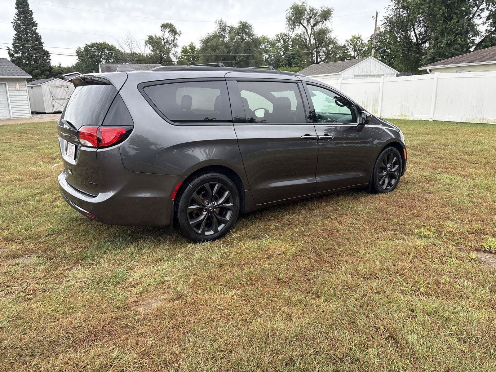 Used 2020 Chrysler Pacifica Limited FWD image 5