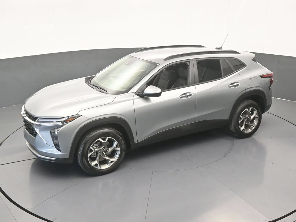 Used 2025 Chevrolet Trax LT w/ Driver Confidence Package FWD image 42
