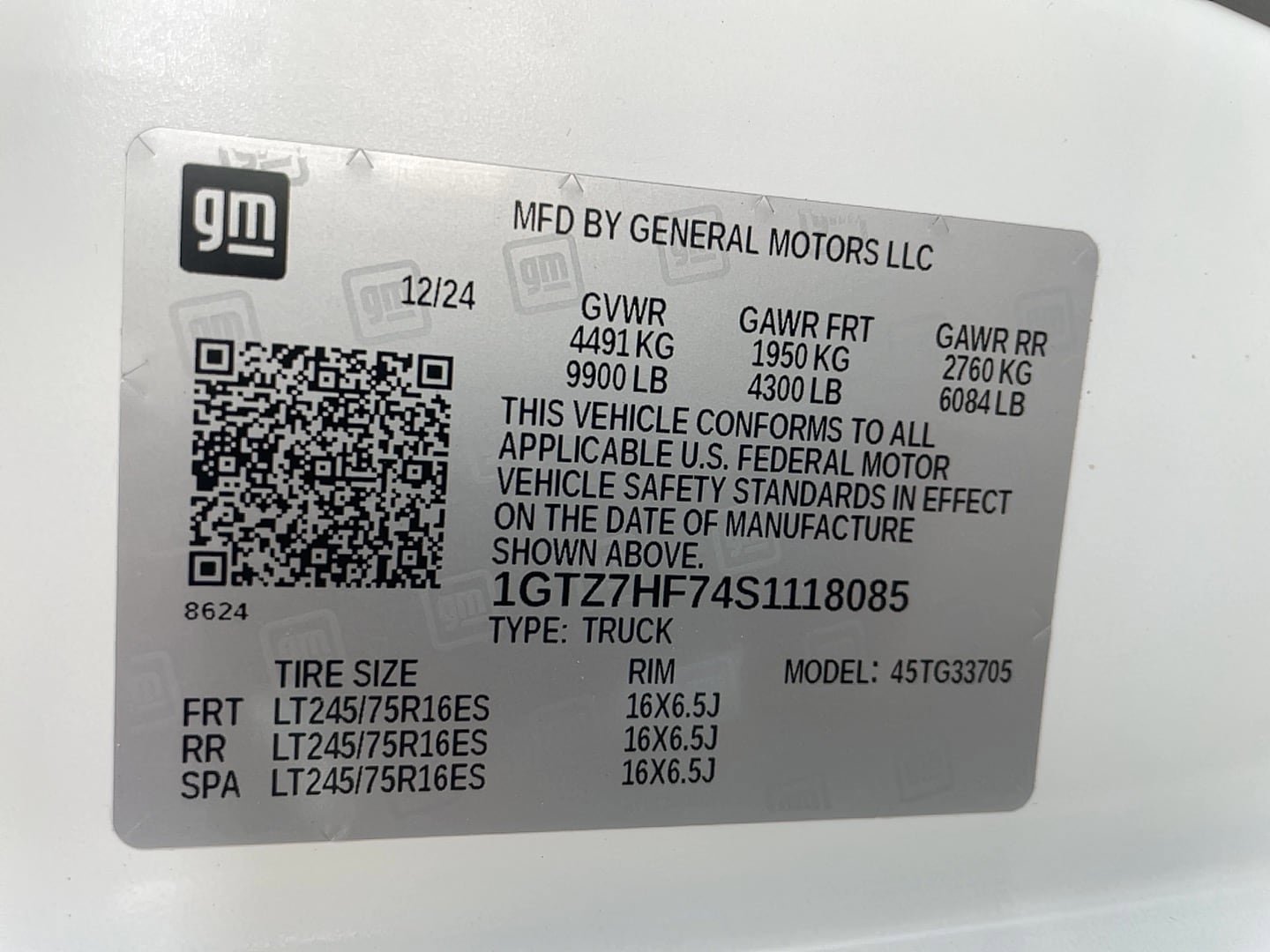 Used 2025 GMC Savana 3500 Extended RWD image 12