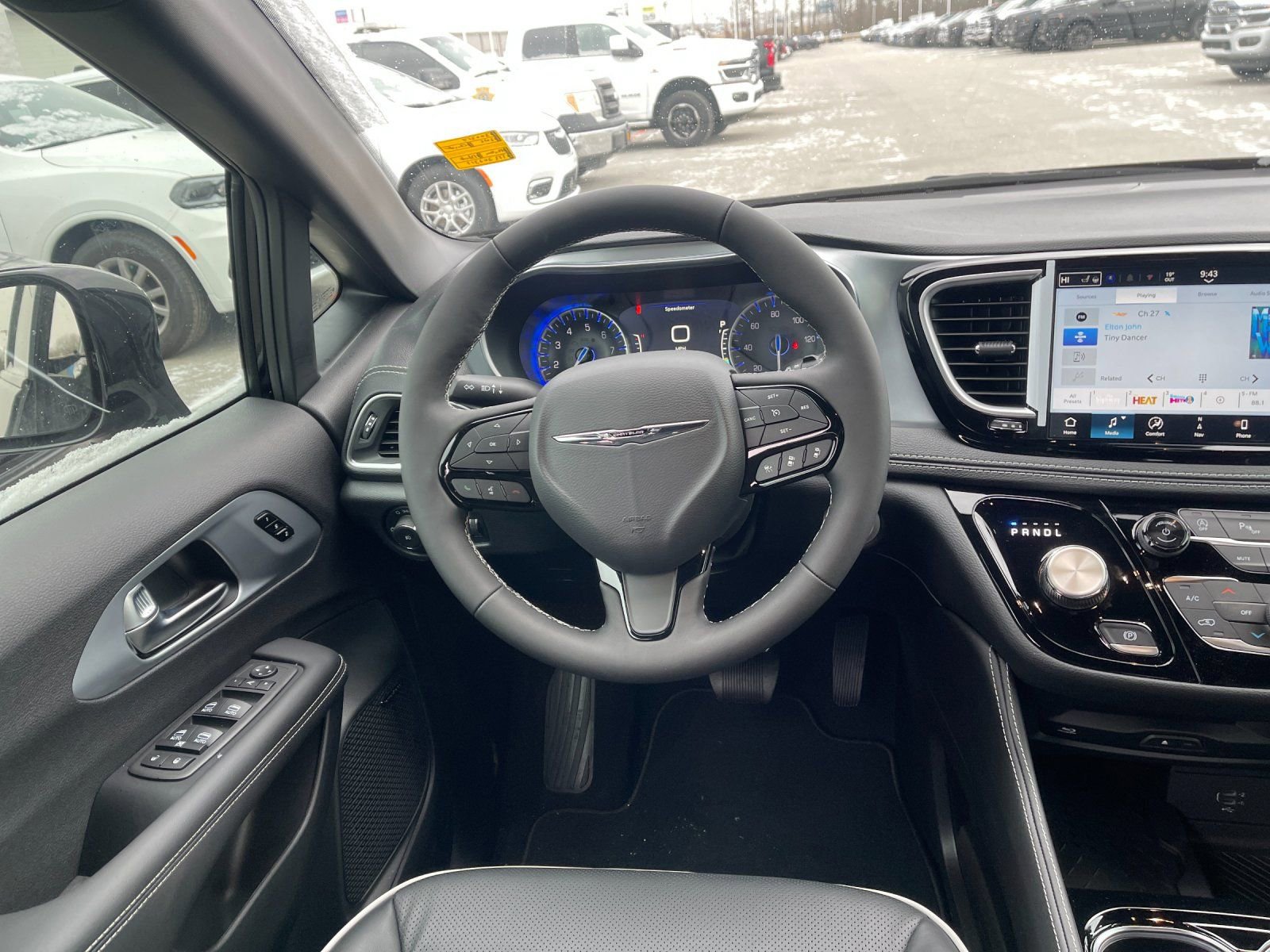 New 2026 Chrysler Pacifica Limited w/ Uconnect Theater Family Group image 15