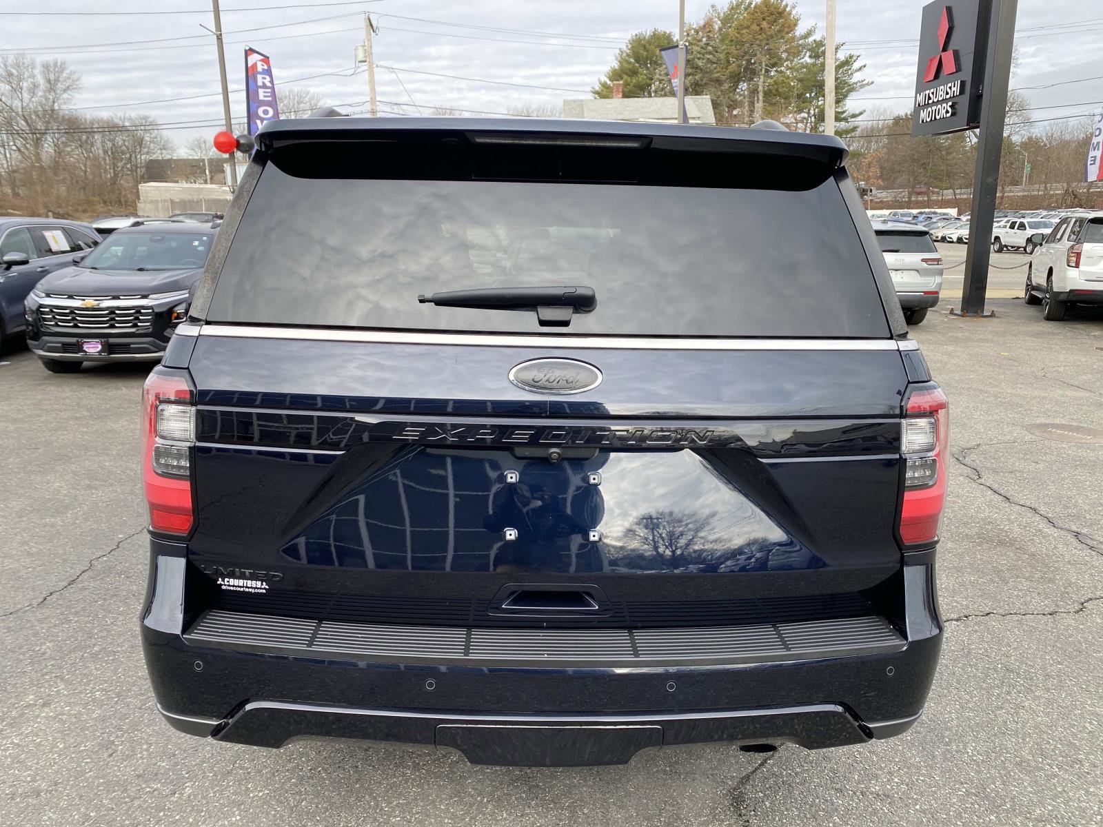 Used 2021 Ford Expedition Limited image 4