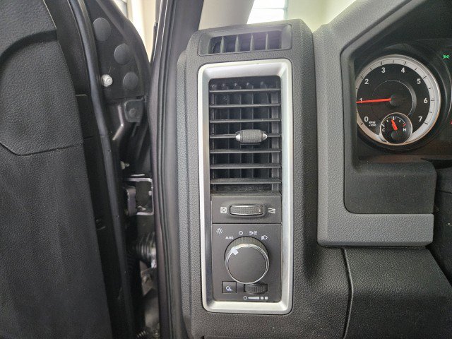 Used 2015 RAM 1500 Classic SLT AWD/4WD image 27