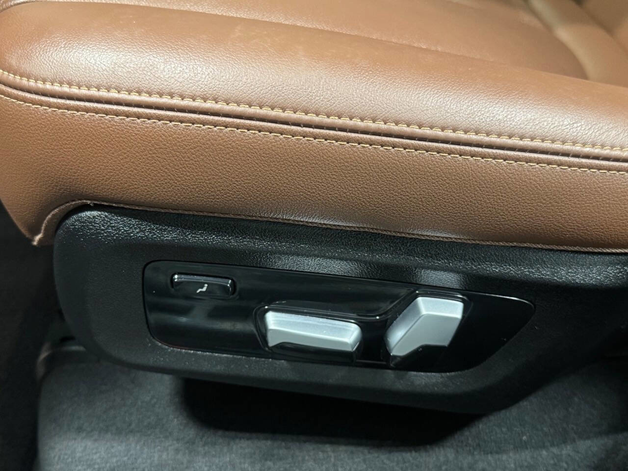 Used 2021 BMW X7 xDrive40i w/ Premium Package image 16