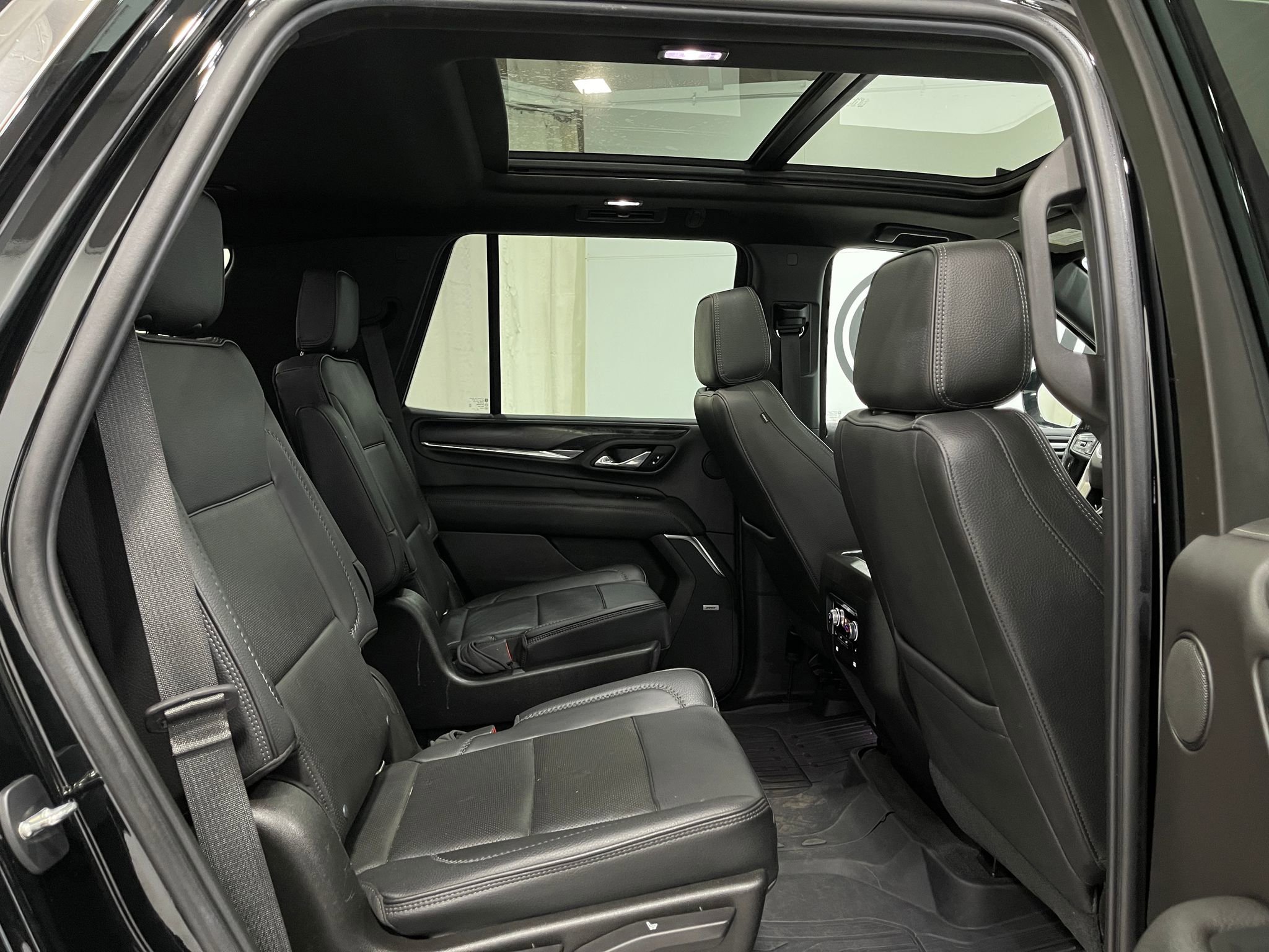 Used 2021 GMC Yukon Denali w/ Advanced Technology Package AWD/4WD image 33