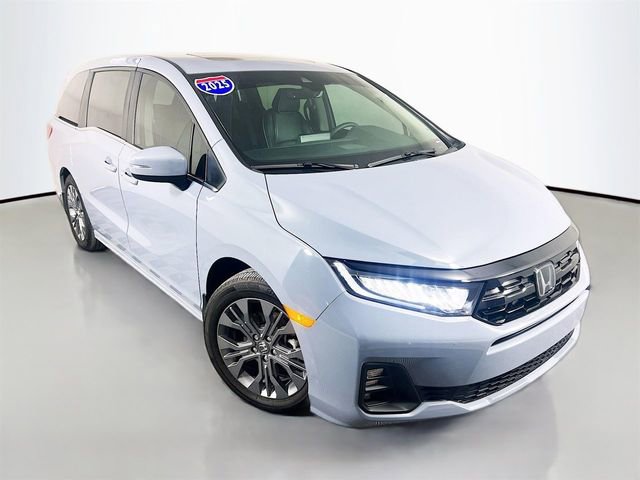 Used 2025 Honda Odyssey Touring image 2