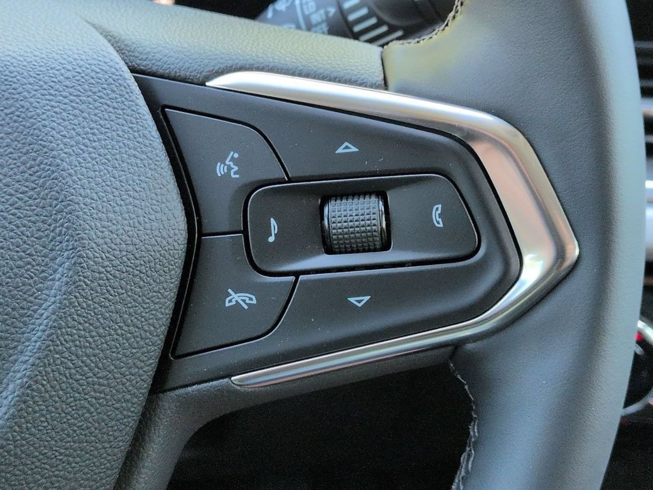 New 2026 Chevrolet Trax LT w/ Driver Confidence Package FWD image 14