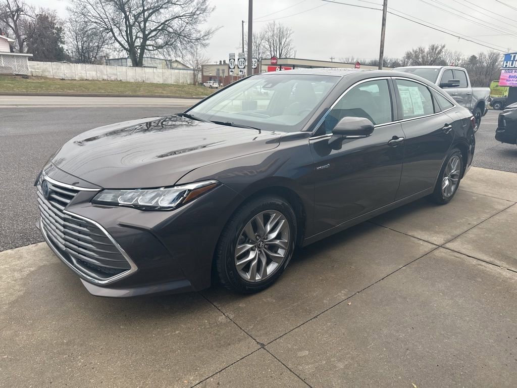 Used 2019 Toyota Avalon XLE w/ Moonroof Package image 5