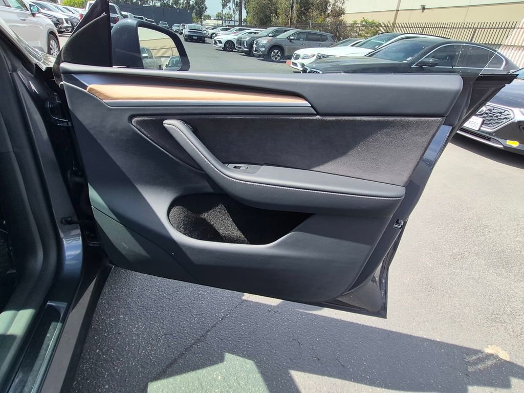 Used 2024 Tesla Model Y Long Range image 26