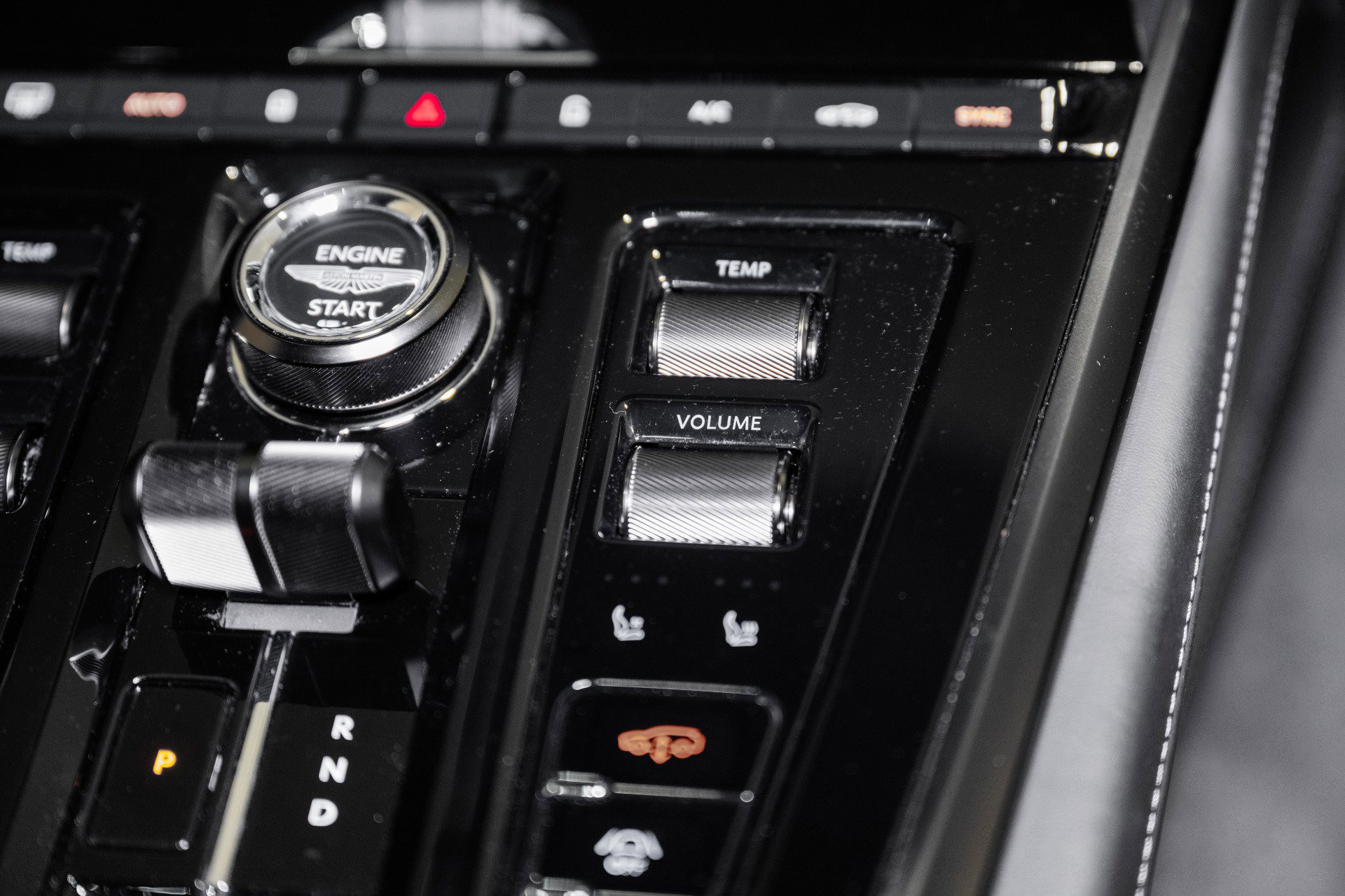 Used 2025 Aston Martin DBX 707 image 38