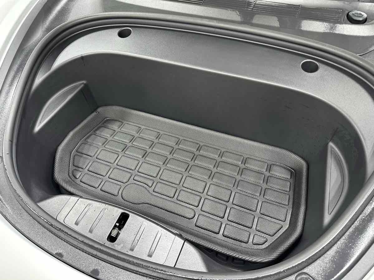 Used 2023 Tesla Model 3 Standard Range image 18