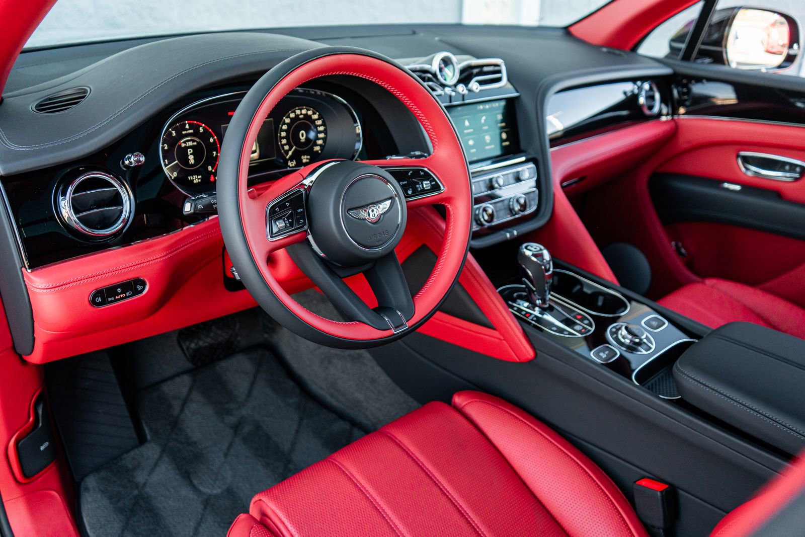 Used 2024 Bentley Bentayga Extended Wheelbase image 29