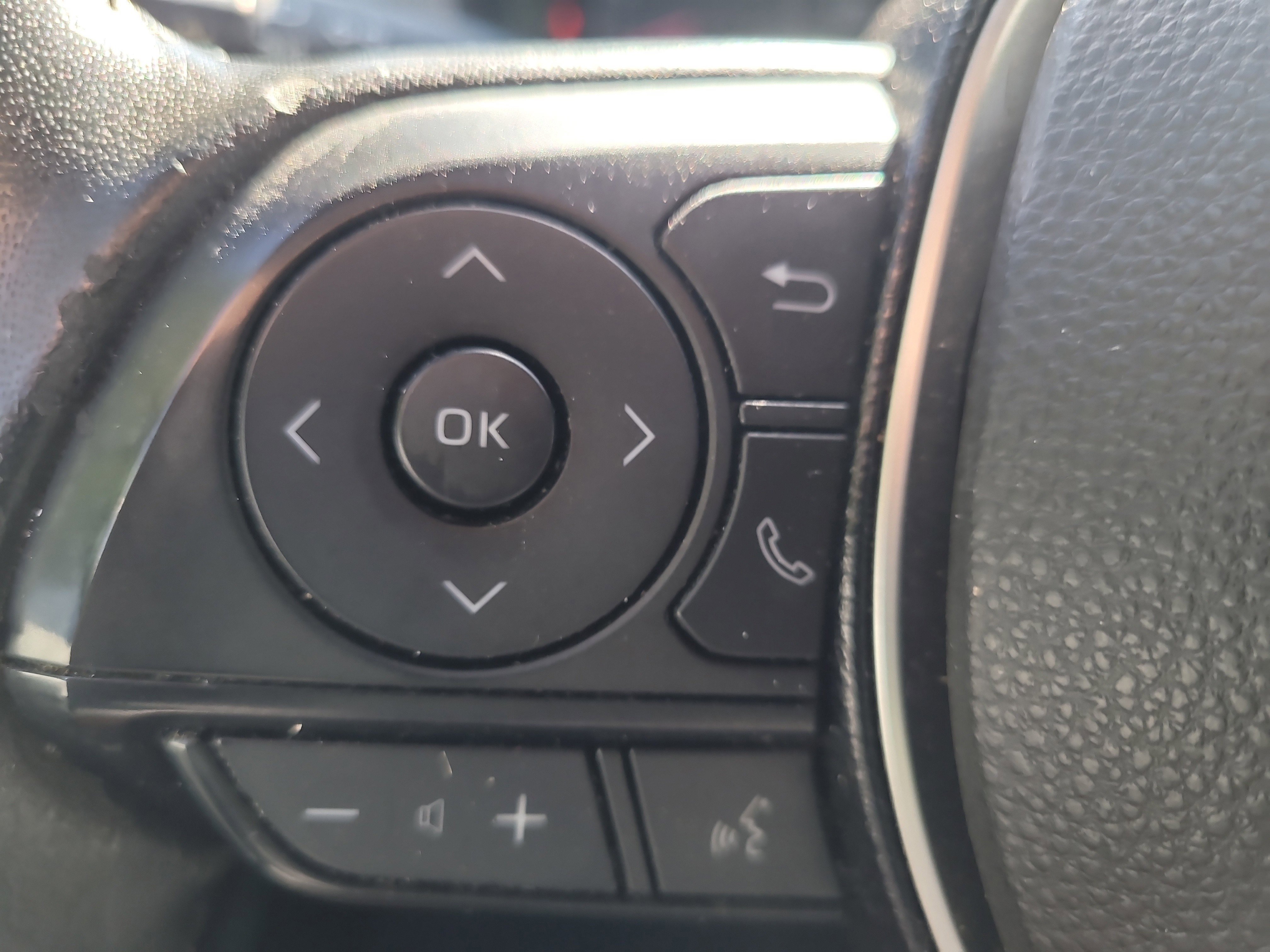 Used 2020 Toyota Corolla SE FWD image 25