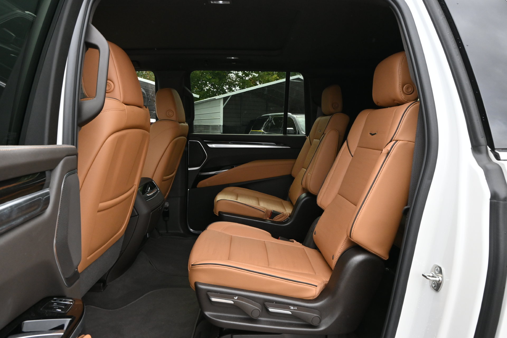 Used 2025 Cadillac Escalade ESV Premium Luxury w/ Touring Package AWD/4WD image 16