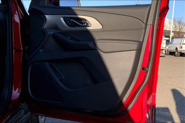 Used 2023 Chevrolet Traverse LT w/ Rear Camera Mirror Package image 23