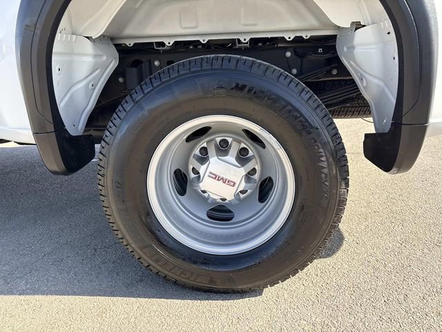 Certified 2025 GMC Sierra 3500 Pro AWD/4WD image 30