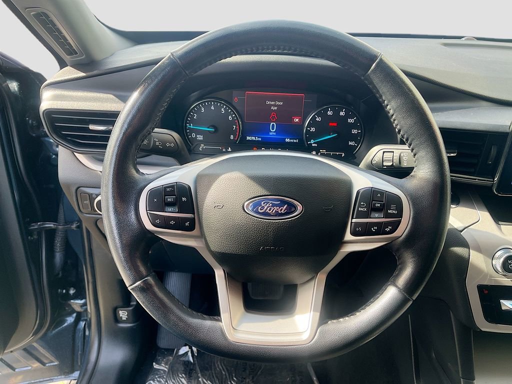 Used 2023 Ford Explorer XLT image 11