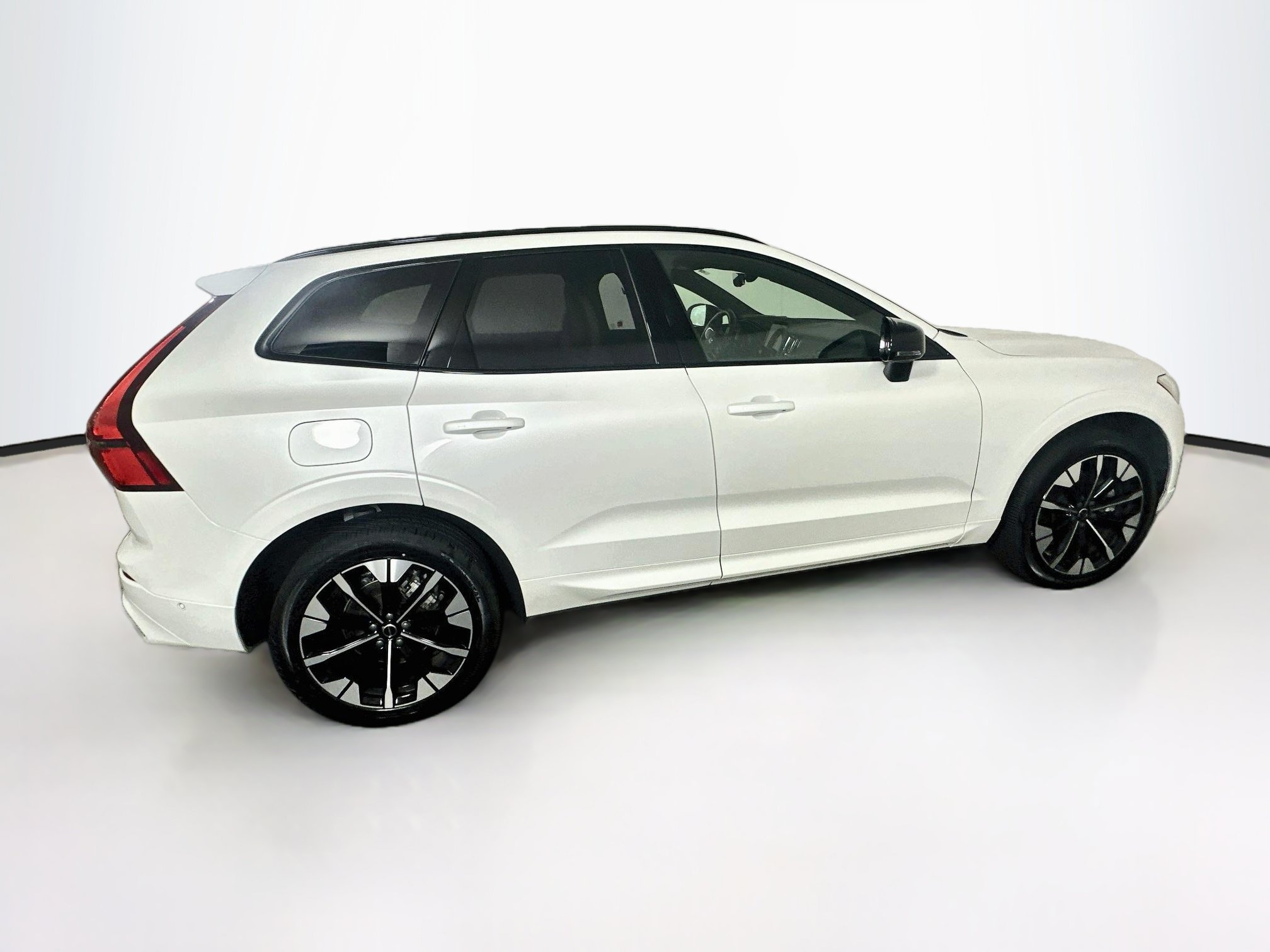 Used 2026 Volvo XC60 B5 Plus AWD/4WD image 10