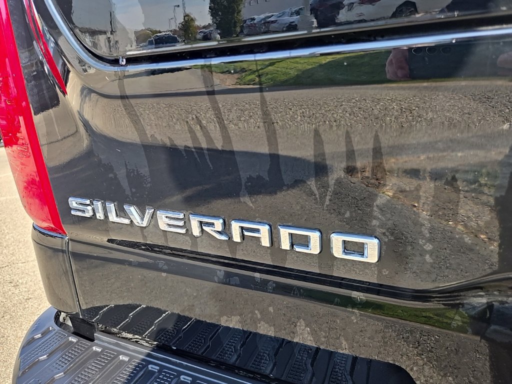 Used 2025 Chevrolet Silverado 1500 Custom Trail Boss AWD/4WD image 6