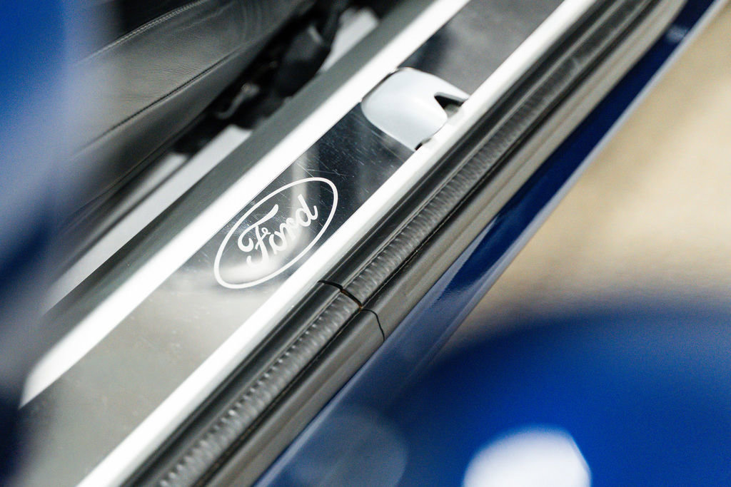 Used 2006 Ford GT RWD image 6