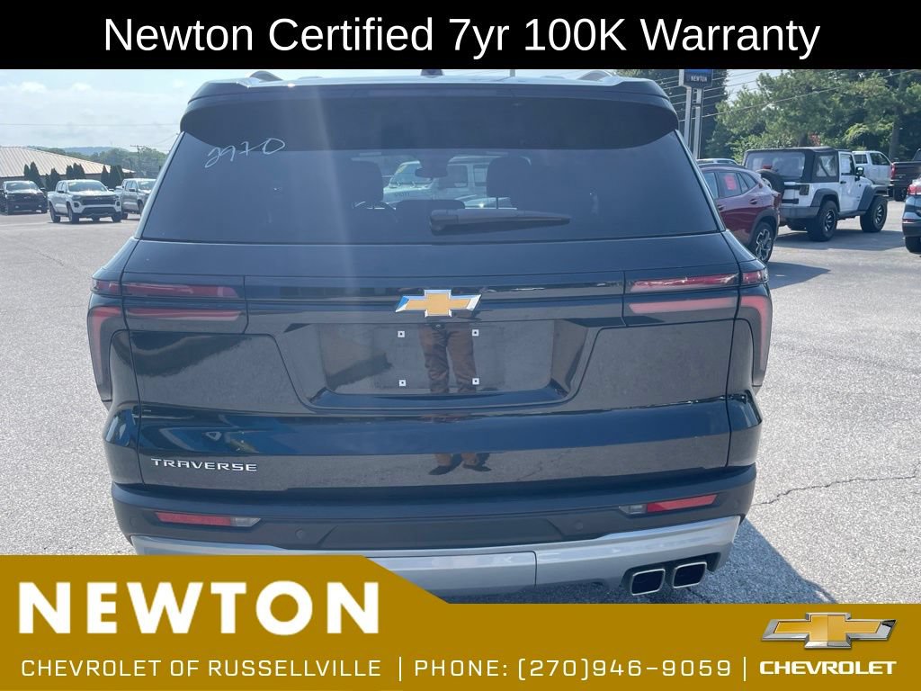 Used 2025 Chevrolet Traverse LT FWD image 15