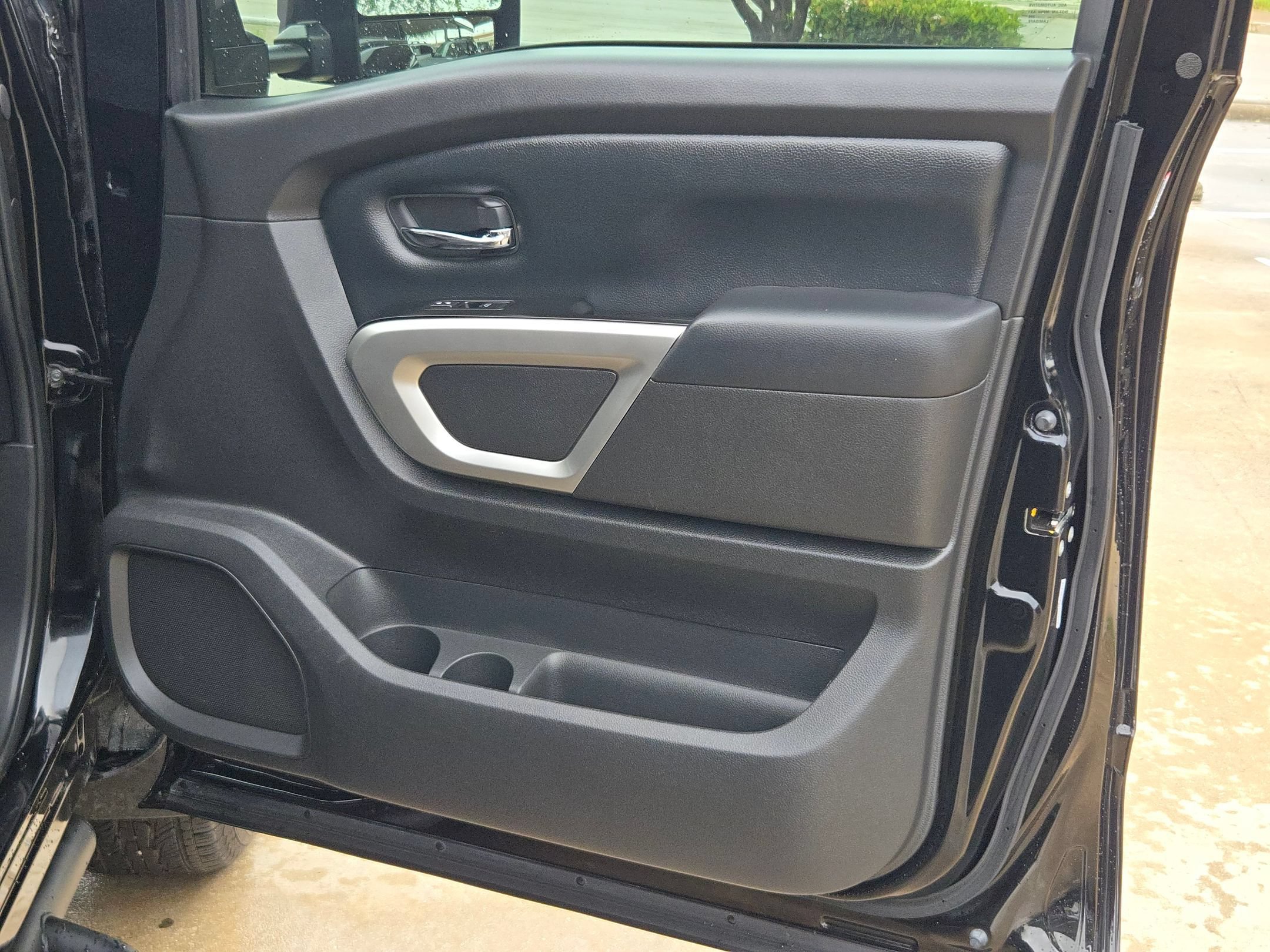 Used 2024 Nissan Titan SV w/ SV Convenience Package RWD image 29