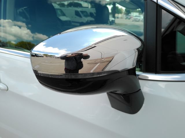 Used 2023 Chrysler Pacifica Limited FWD image 25