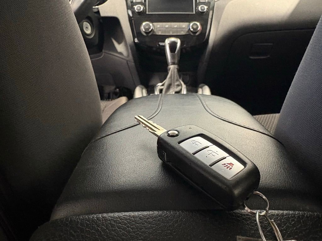 Used 2022 Nissan Rogue Sport S FWD image 31