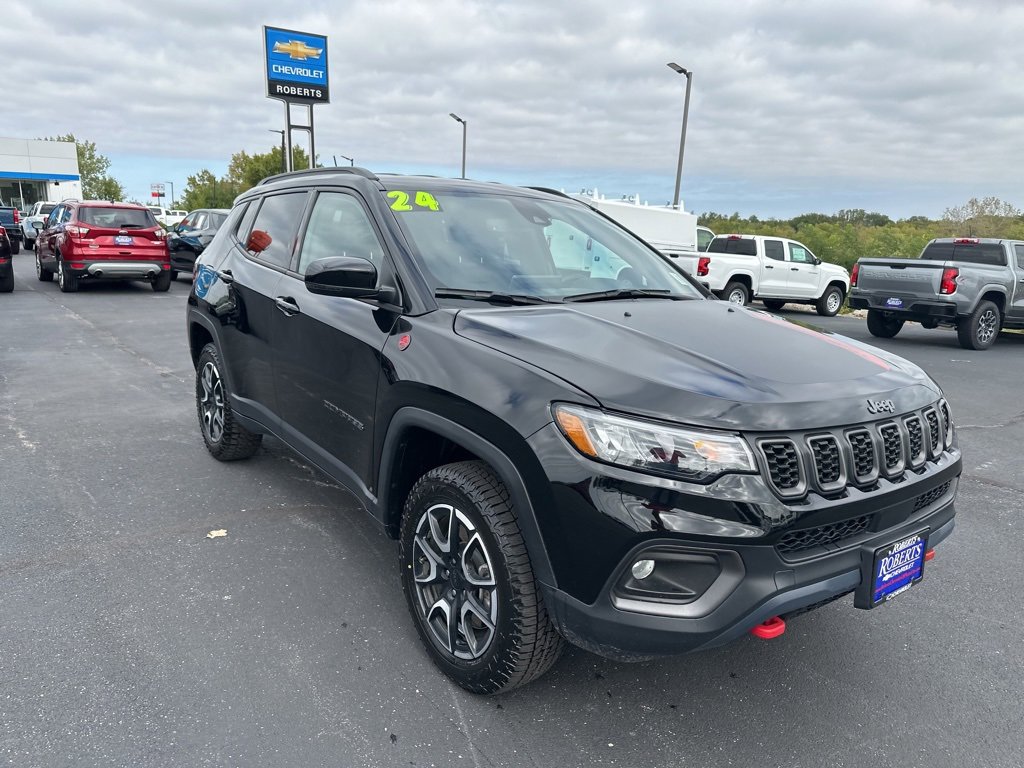 Used 2024 Jeep Compass Trailhawk image 10