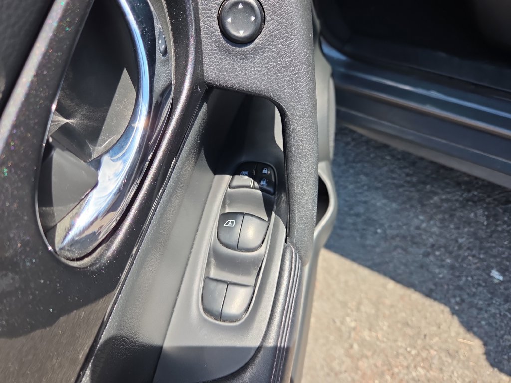 Used 2017 Nissan Rogue S FWD image 23
