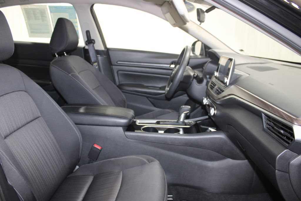Used 2024 Nissan Altima 2.5 SV FWD image 35
