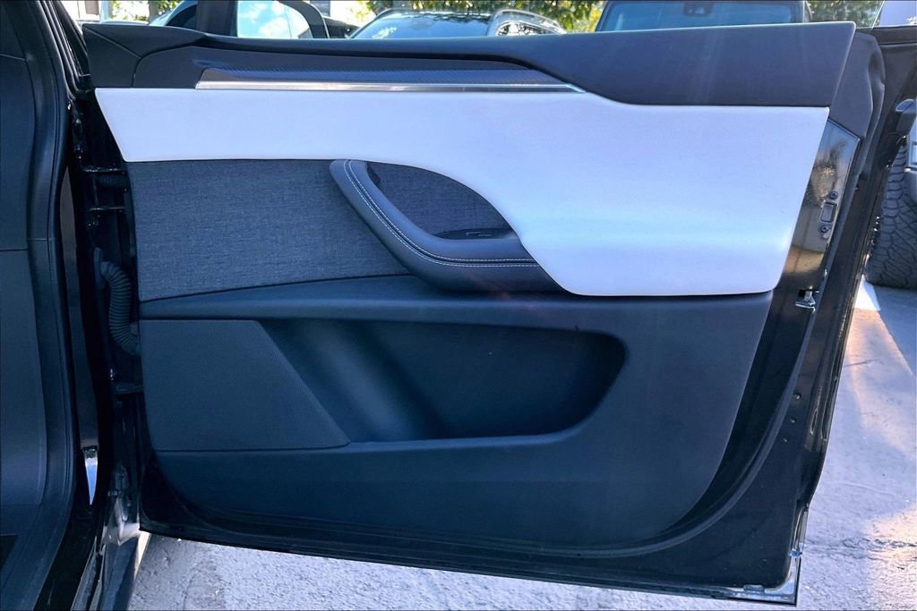 Used 2022 Tesla Model X Plaid image 21
